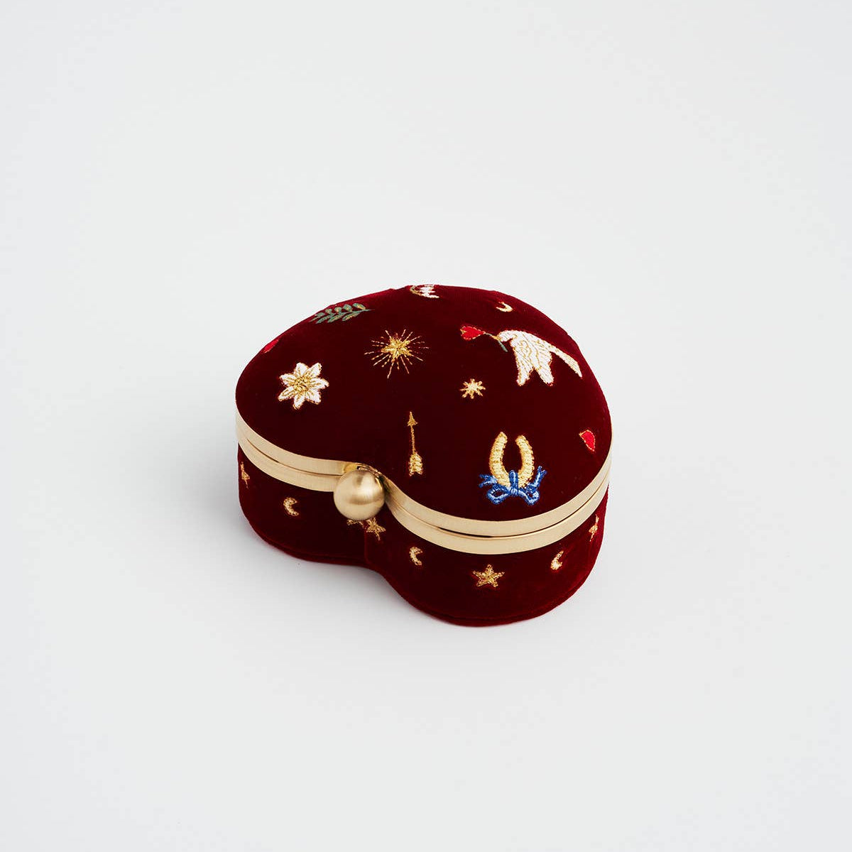 Heart velvet jewellery box from above showing the gold ball clasp