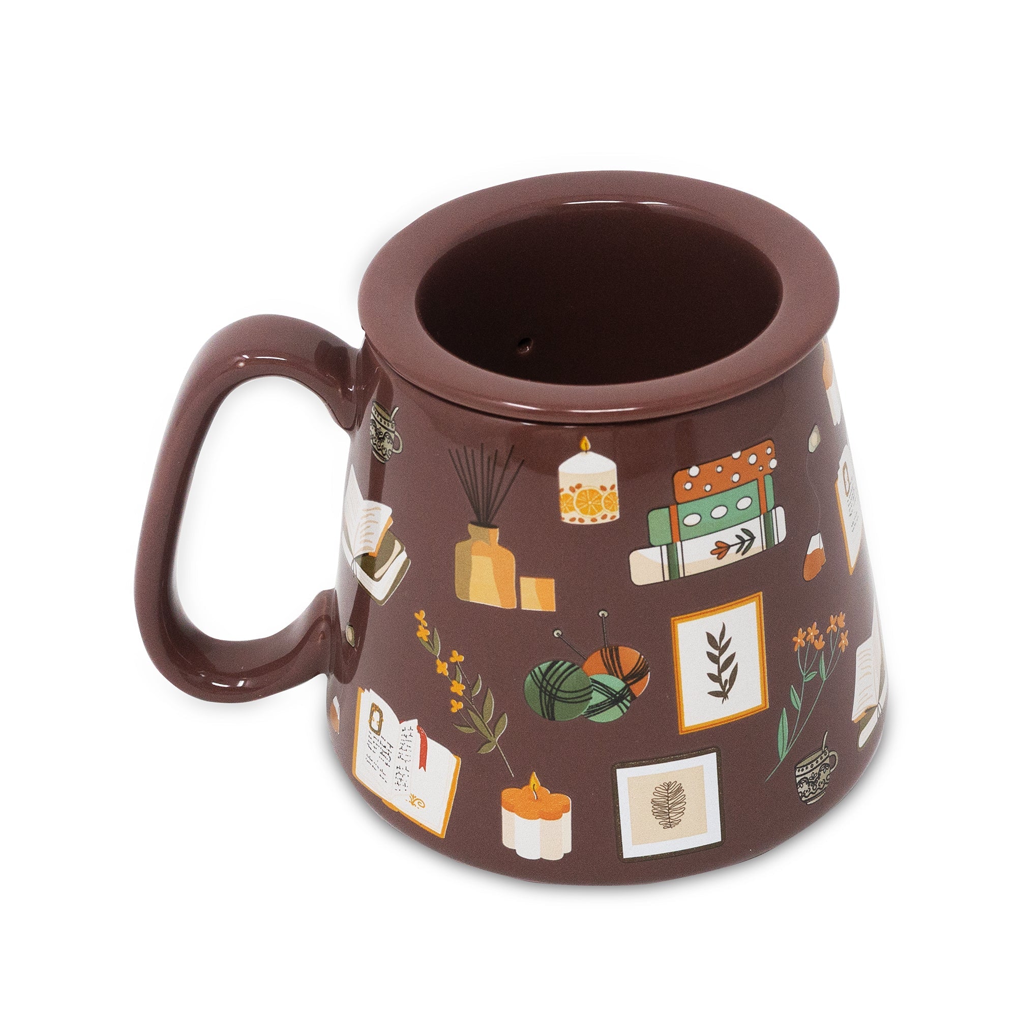 Tea infuser mug seen from above with its inner strainer lid
